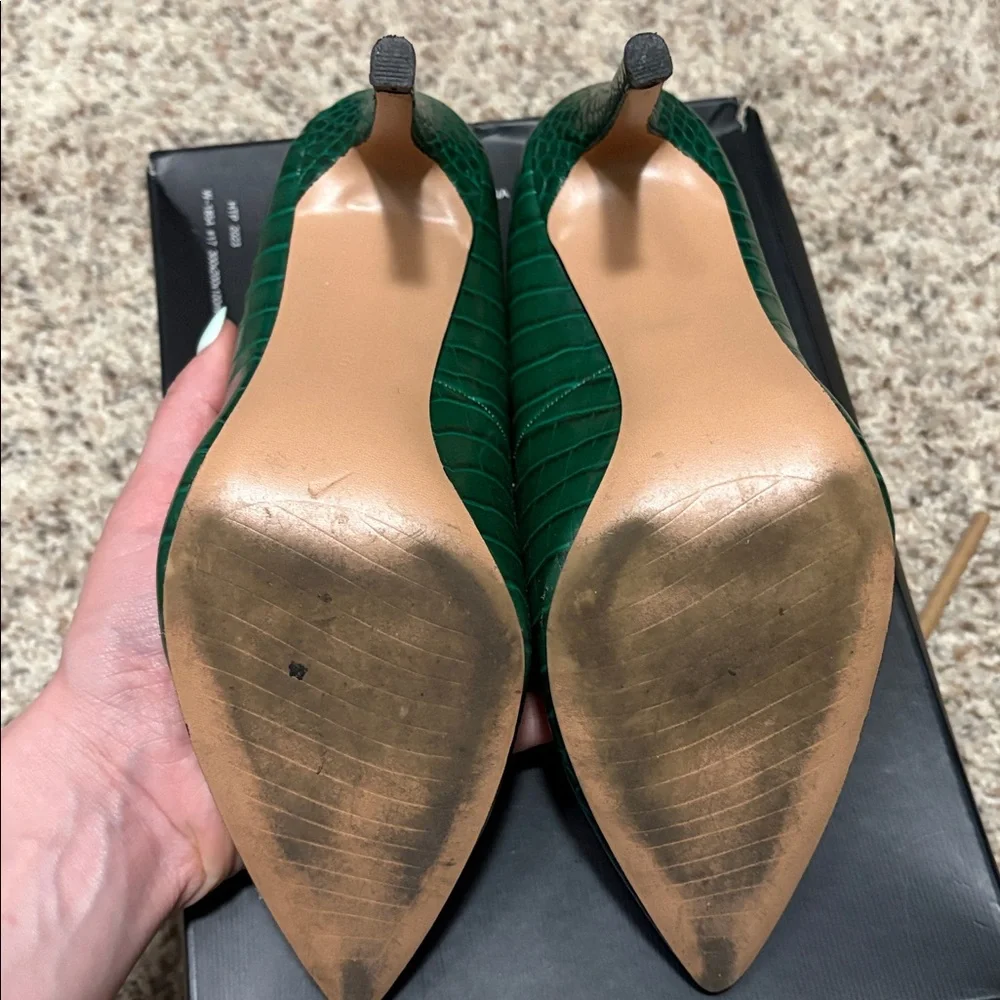 Michael Shannon Emerald Green Croc-Embossed Stiletto Pumps - Picture 7 of 8